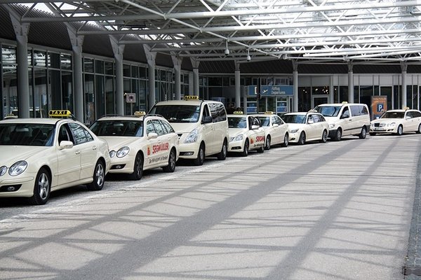 Convenient airport transfers: your path to stress-free travel