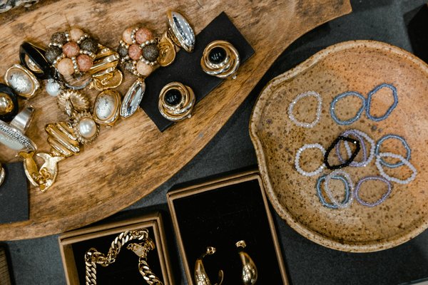 Chic jewellery holders: elevate your collection's display